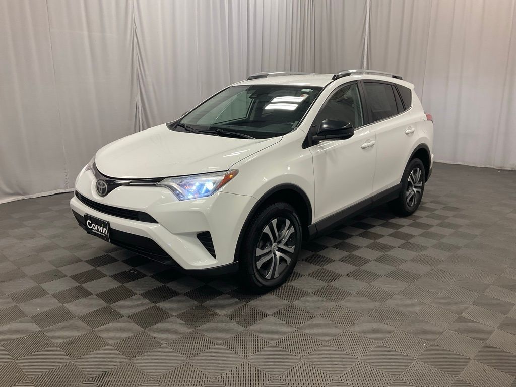 2017 Toyota RAV4 LE photo 3