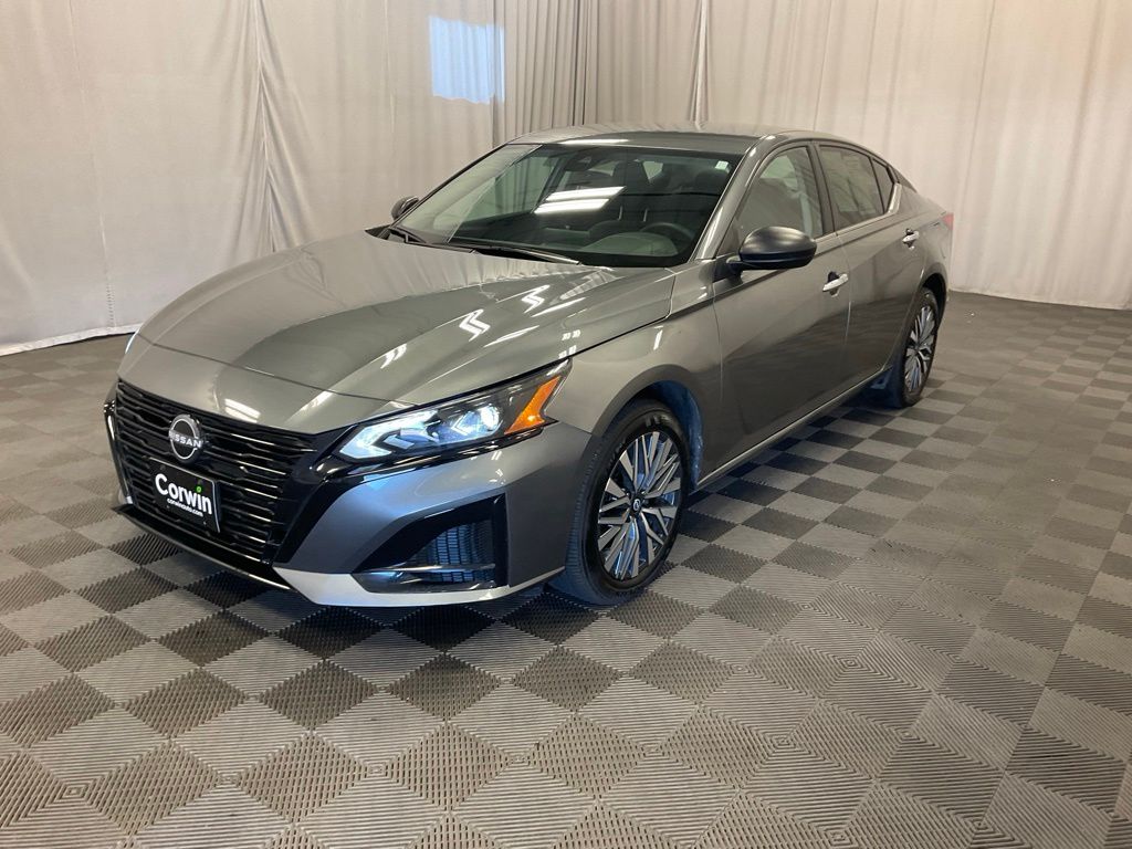 Used 2025 Nissan Altima SV with VIN 1N4BL4DW2SN413443 for sale in Moorhead, Minnesota