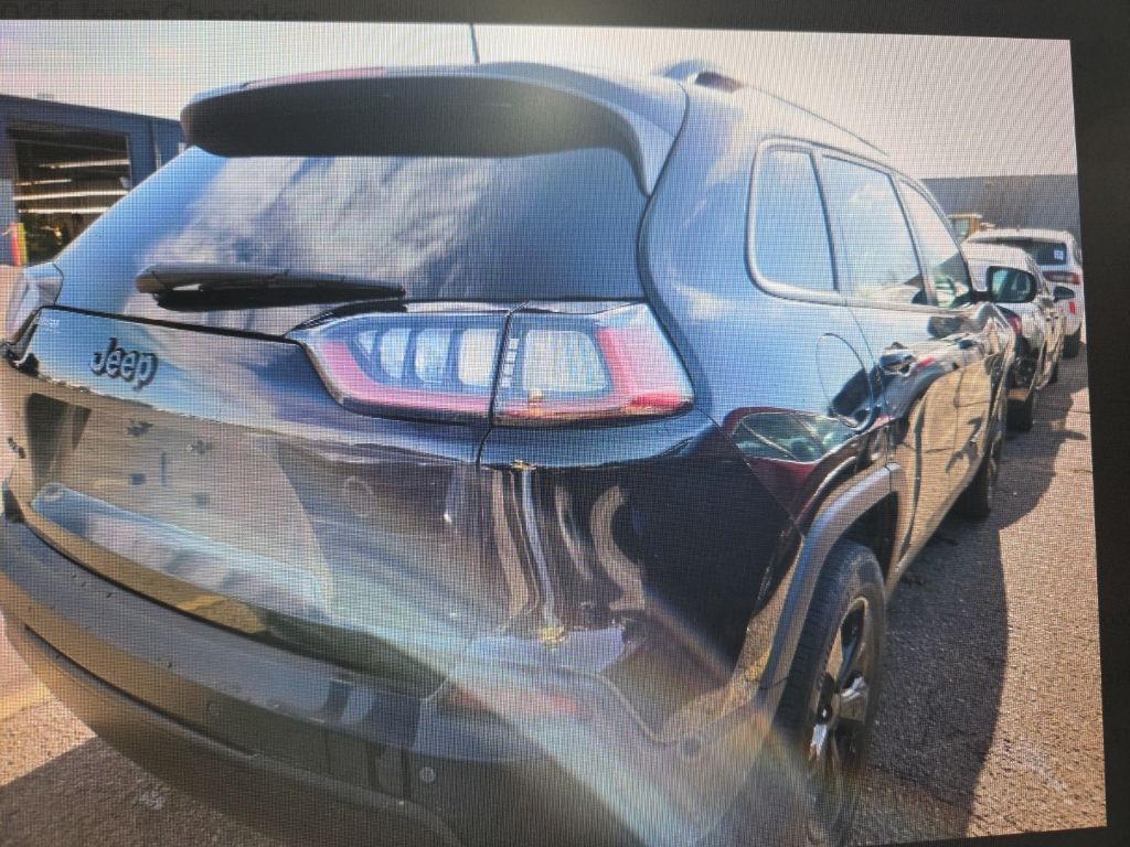 2021 Jeep Cherokee Latitude photo 2