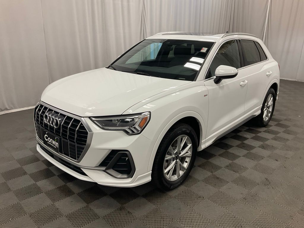 2025 Audi Q3 S line quattro Premium photo 4