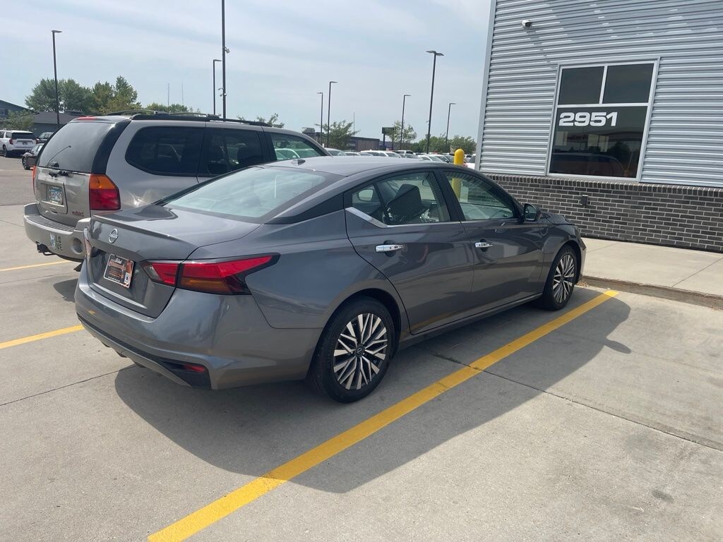 Used 2025 Nissan Altima SV Sedan
