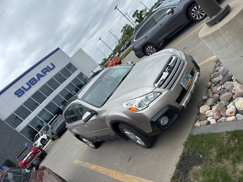Used 2014 Subaru Outback 2.5i Limited with VIN 4S4BRCLCXE3253768 for sale in Moorhead, Minnesota