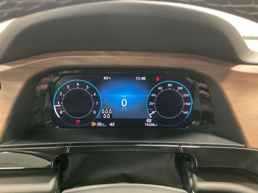 Used 2025 Volkswagen Atlas SE w/Tech with VIN 1V2WR2CA1SC526265 for sale in Moorhead, Minnesota