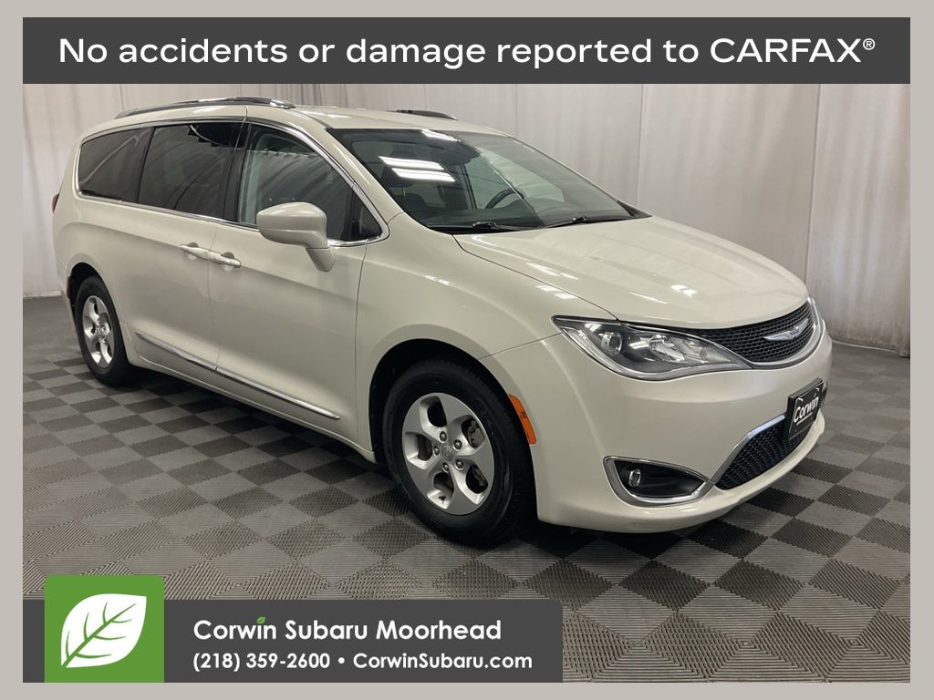 2017 Chrysler Pacifica Touring-L Plus's photo