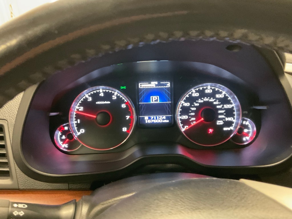 Used 2014 Subaru Outback 2.5i Limited with VIN 4S4BRCKC4E3252584 for sale in Moorhead, Minnesota