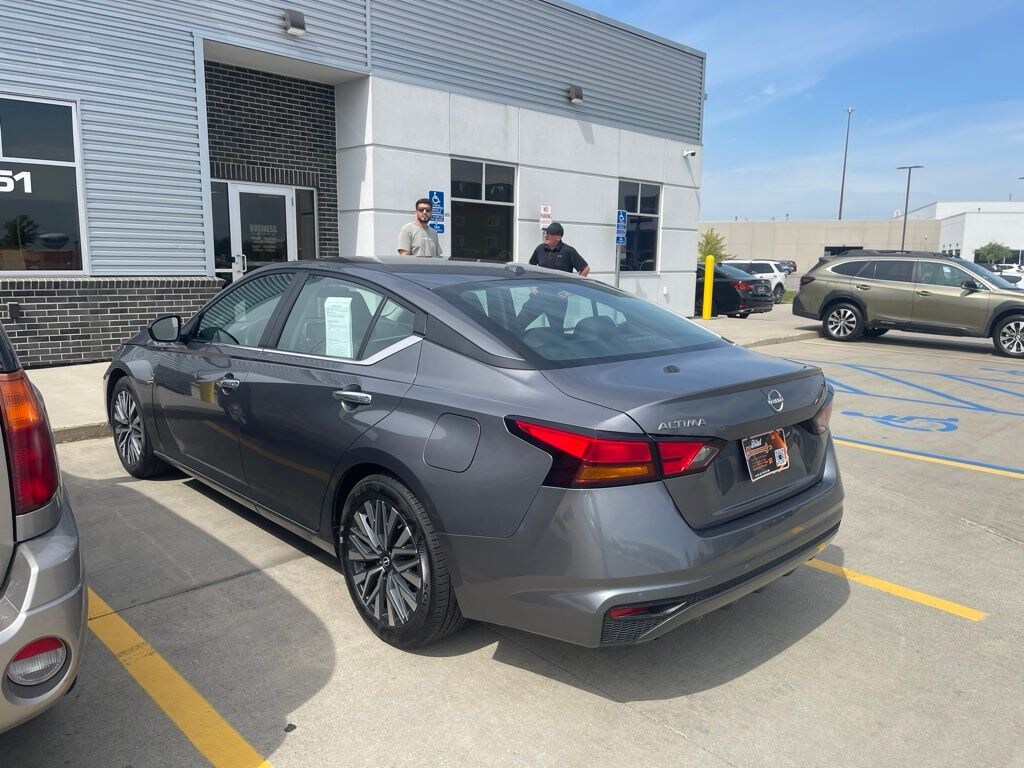 Used 2025 Nissan Altima SV Sedan
