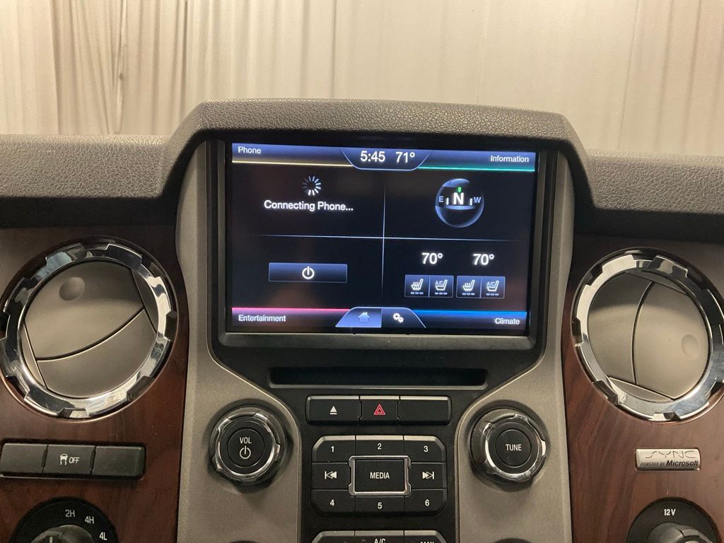 2013 Ford F-250 Lariat photo 4