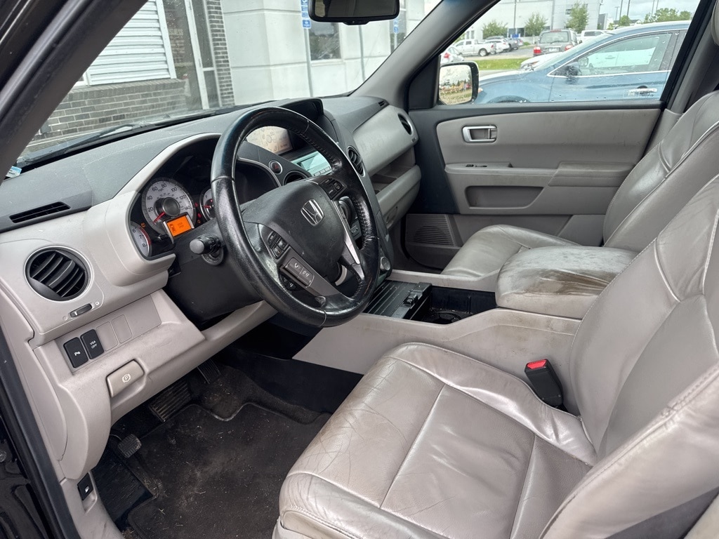 Used 2011 Honda Pilot Touring with VIN 5FNYF4H95BB096675 for sale in Moorhead, Minnesota