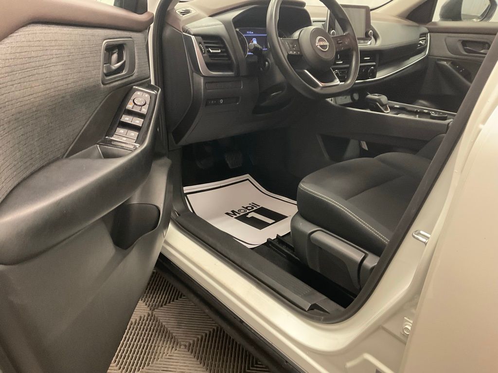 2023 Nissan Rogue S photo 4