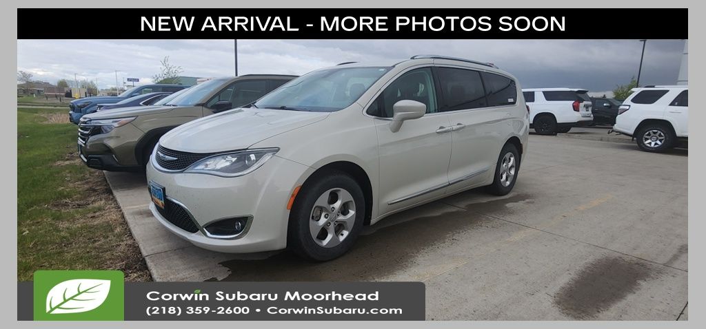 2017 Chrysler Pacifica Touring-L Plus's photo