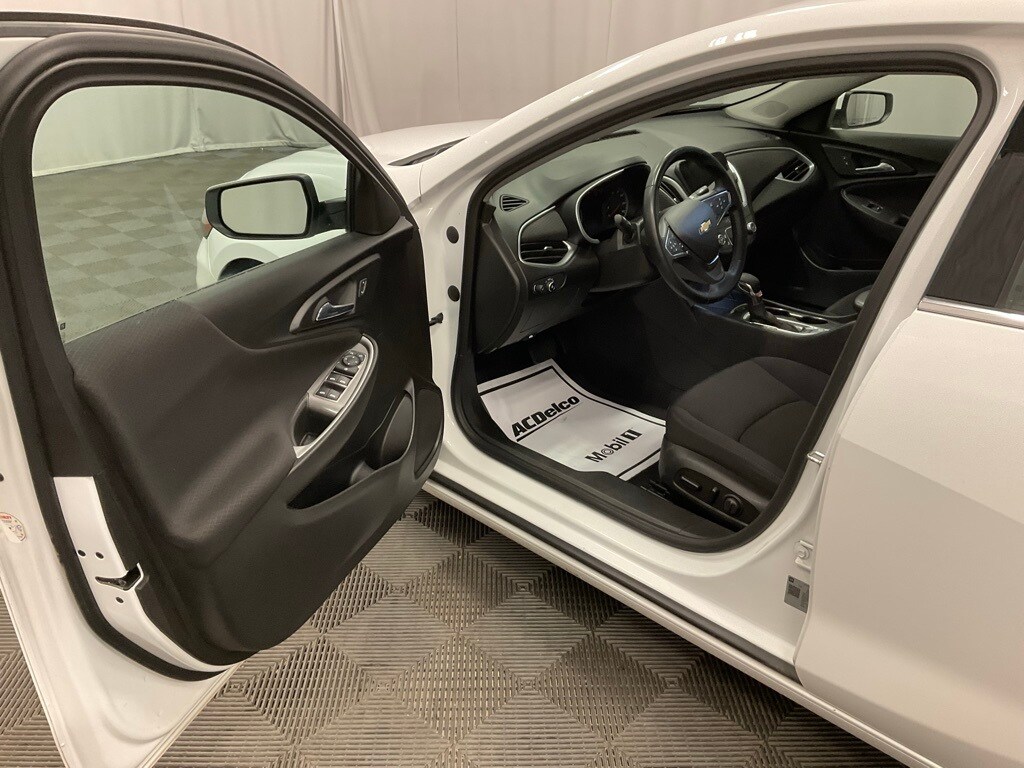 2023 Chevrolet Malibu RS photo 4