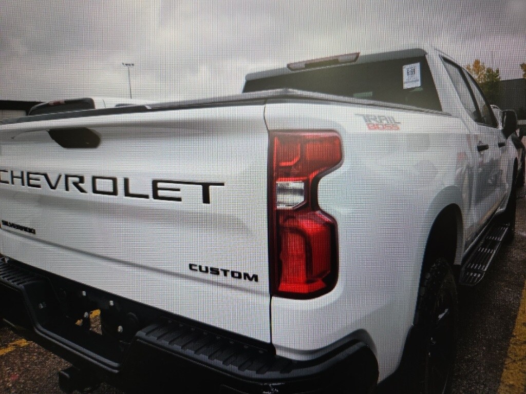 2021 Chevrolet Silverado 1500 Custom Trail Boss photo 2