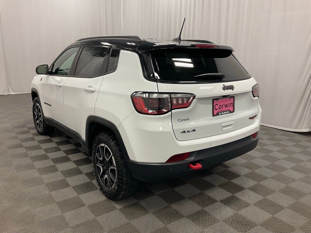 2024 Jeep Compass Trailhawk photo 2