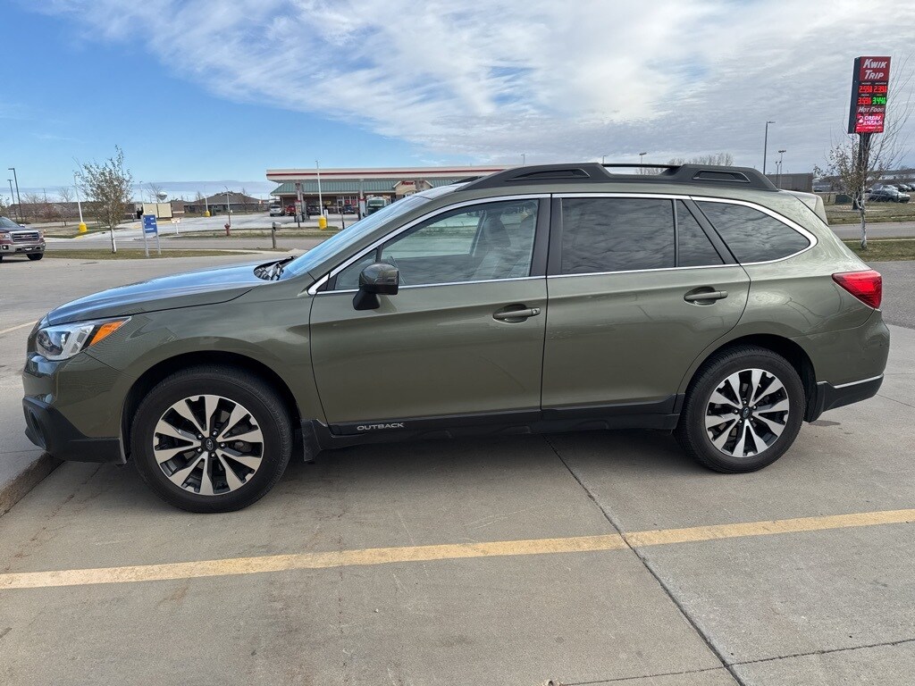 2016 Subaru Outback Limited photo 4