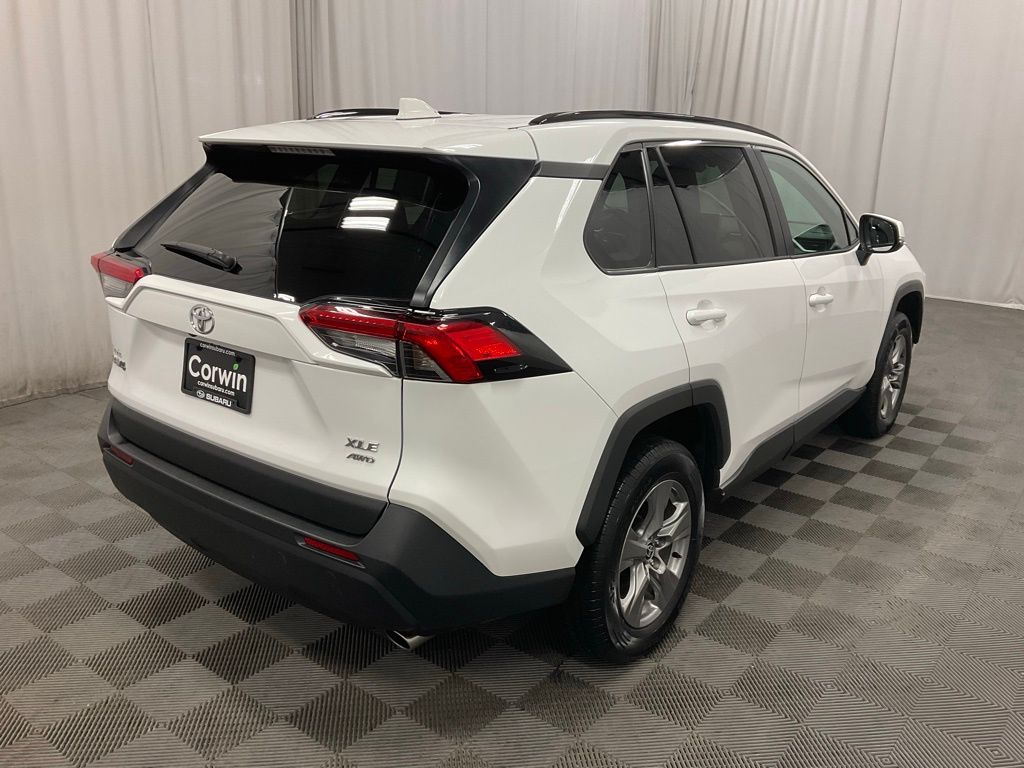 2024 Toyota RAV4 XLE photo 2
