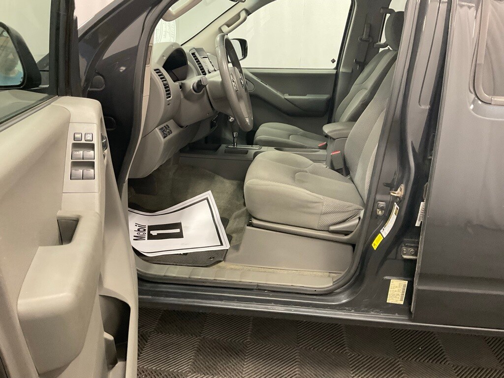 2014 Nissan Frontier SV photo 4