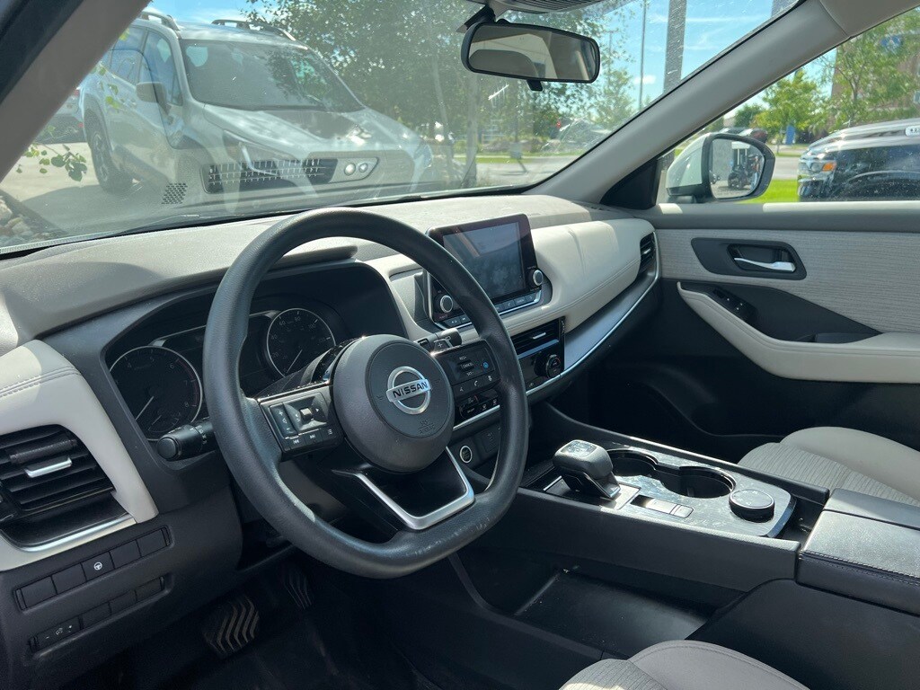 2021 Nissan Rogue SV photo 2