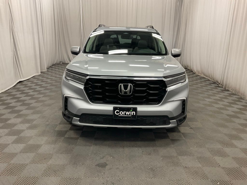 2023 Honda Pilot Touring photo 2