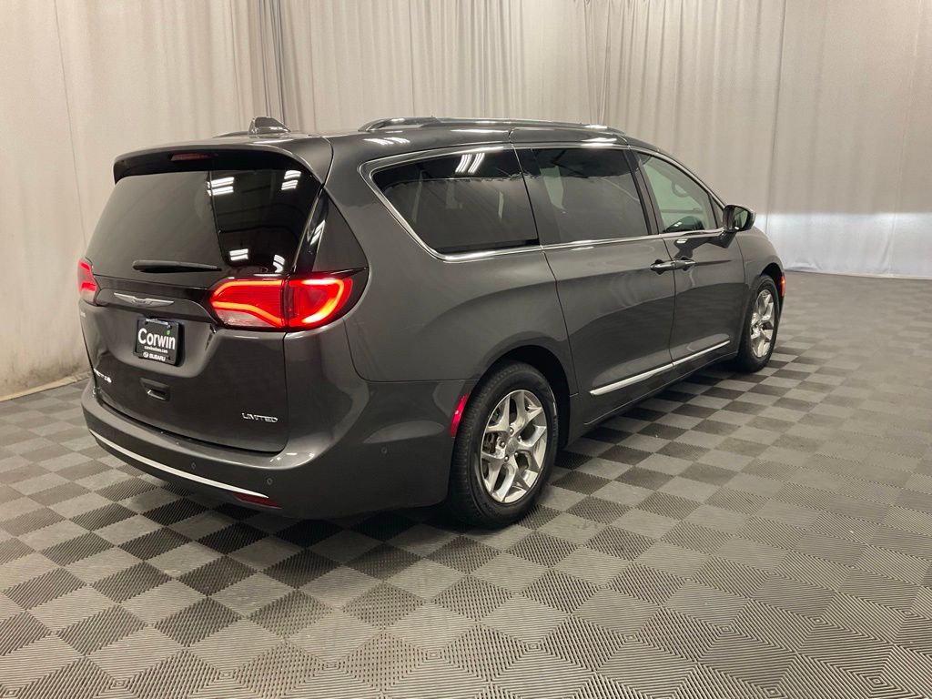 Used 2018 Chrysler Pacifica Limited with VIN 2C4RC1GG5JR321837 for sale in Moorhead, Minnesota