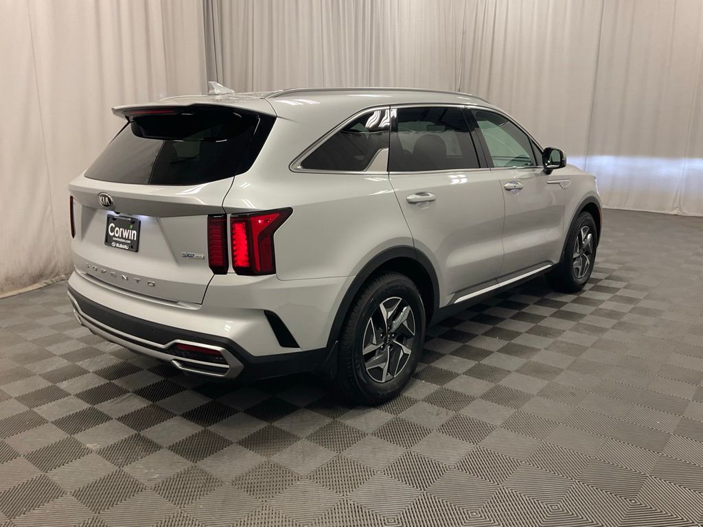 Used 2021 Kia Sorento S Hybrid with VIN KNDRG4LG2M5049017 for sale in Moorhead, Minnesota