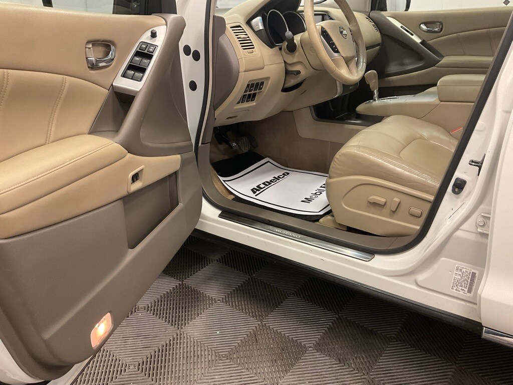 2011 Nissan Murano SL photo 2