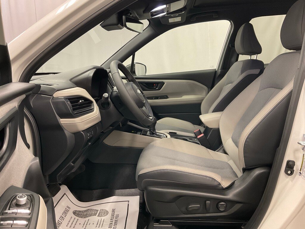 2025 Subaru Forester Premium photo 2
