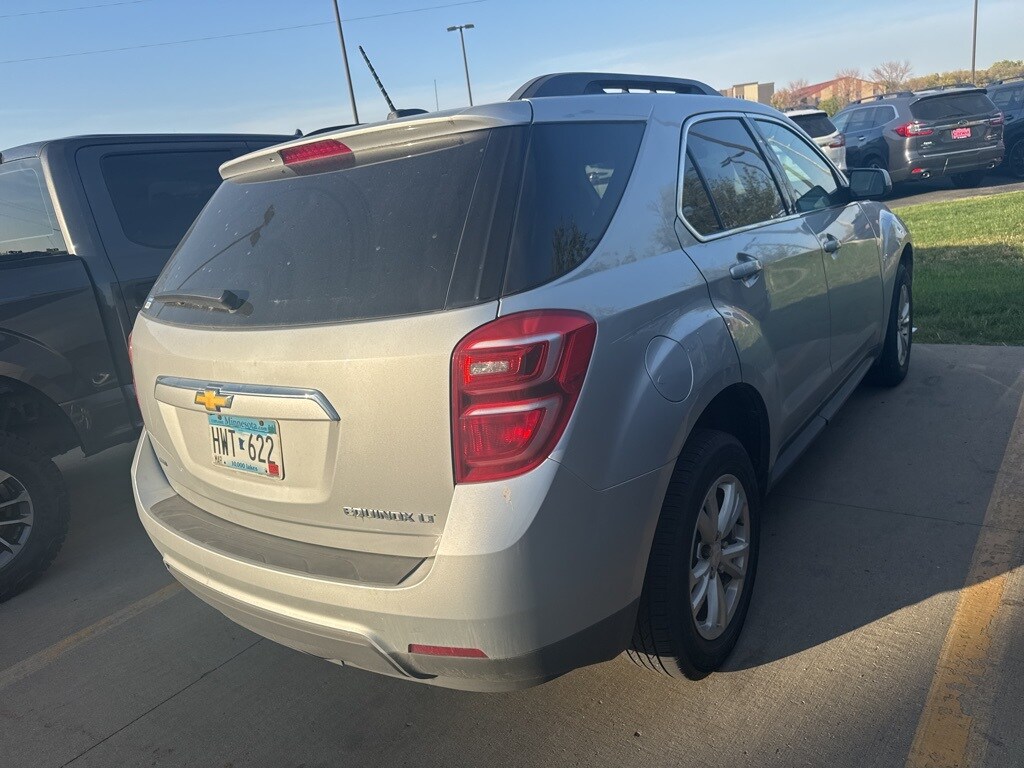 2016 Chevrolet Equinox LT photo 2