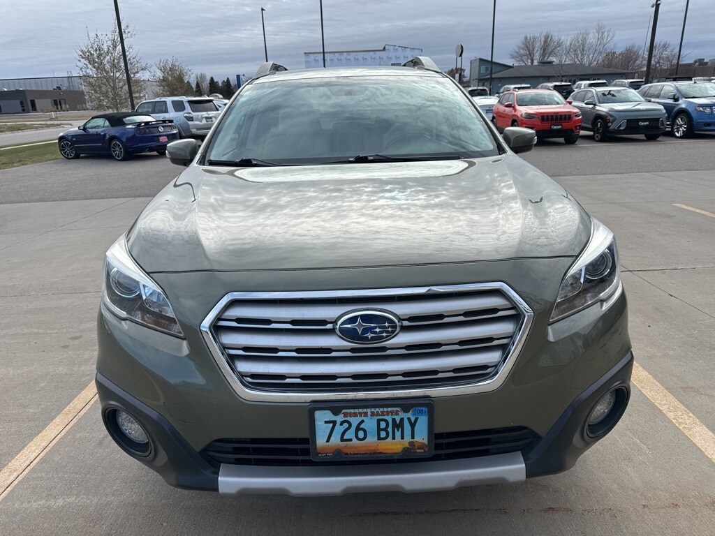 2016 Subaru Outback Limited photo 2