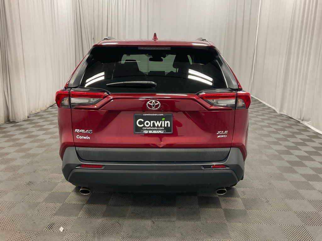 2020 Toyota RAV4 XLE photo 2