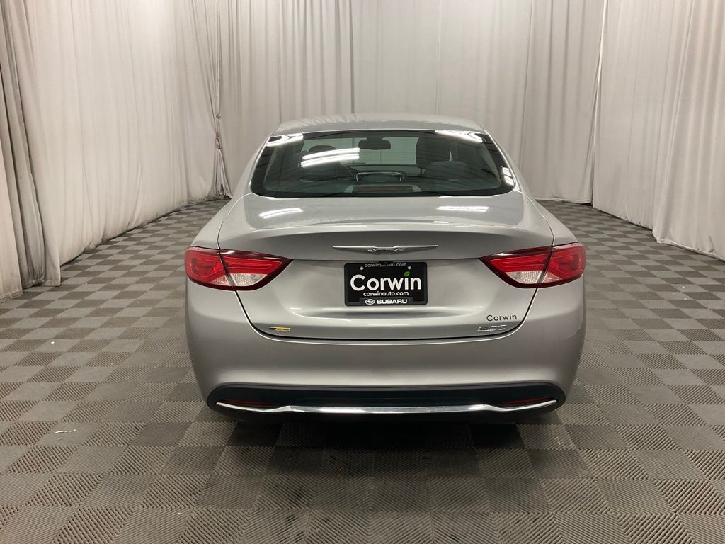 2016 Chrysler 200 Limited photo 4