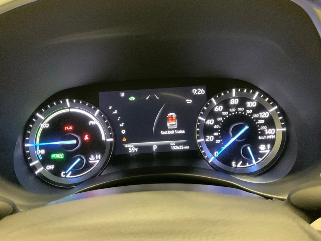 Used 2021 Toyota Highlander XLE with VIN 5TDGBRCH9MS523437 for sale in Moorhead, Minnesota
