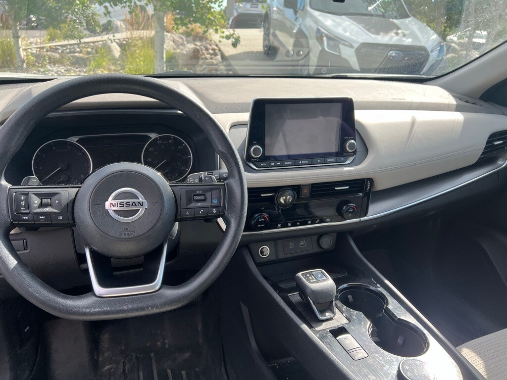2021 Nissan Rogue SV photo 4