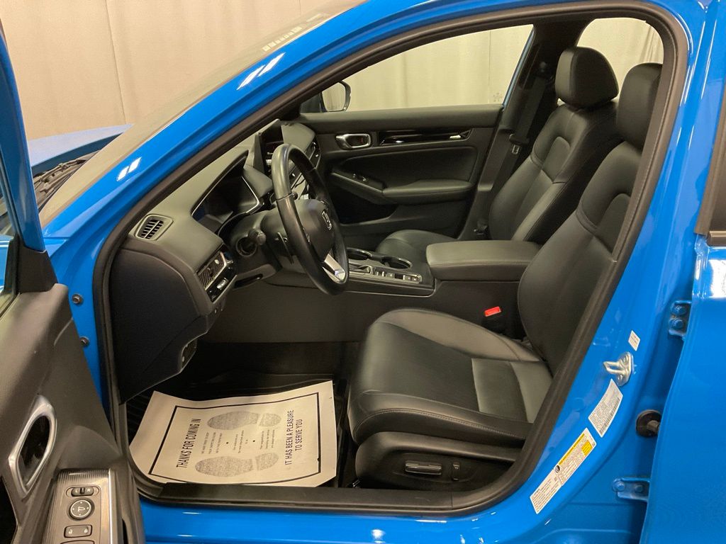 2023 Honda Civic Sport Touring photo 3