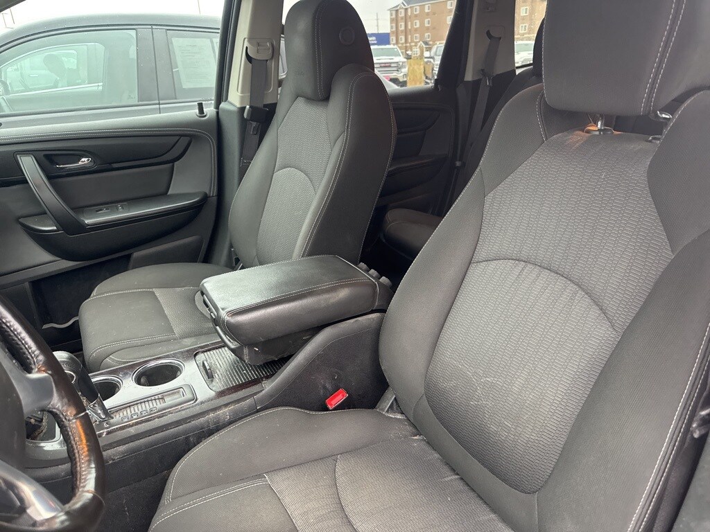 2017 Chevrolet Traverse 1LT photo 4