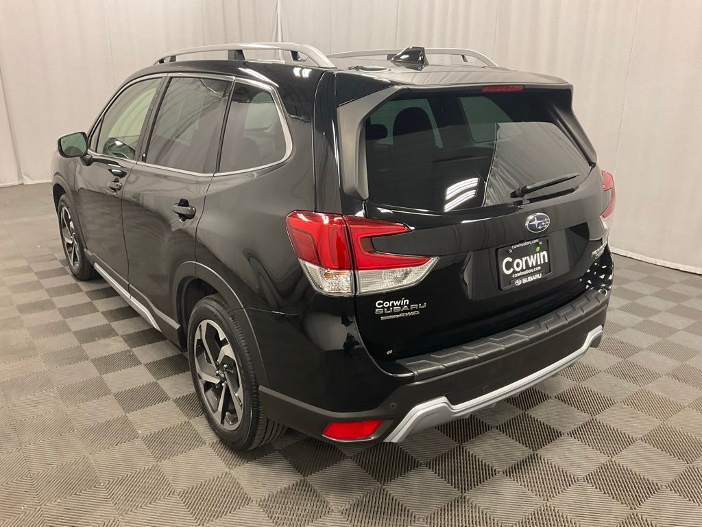 2023 Subaru Forester Touring photo 2