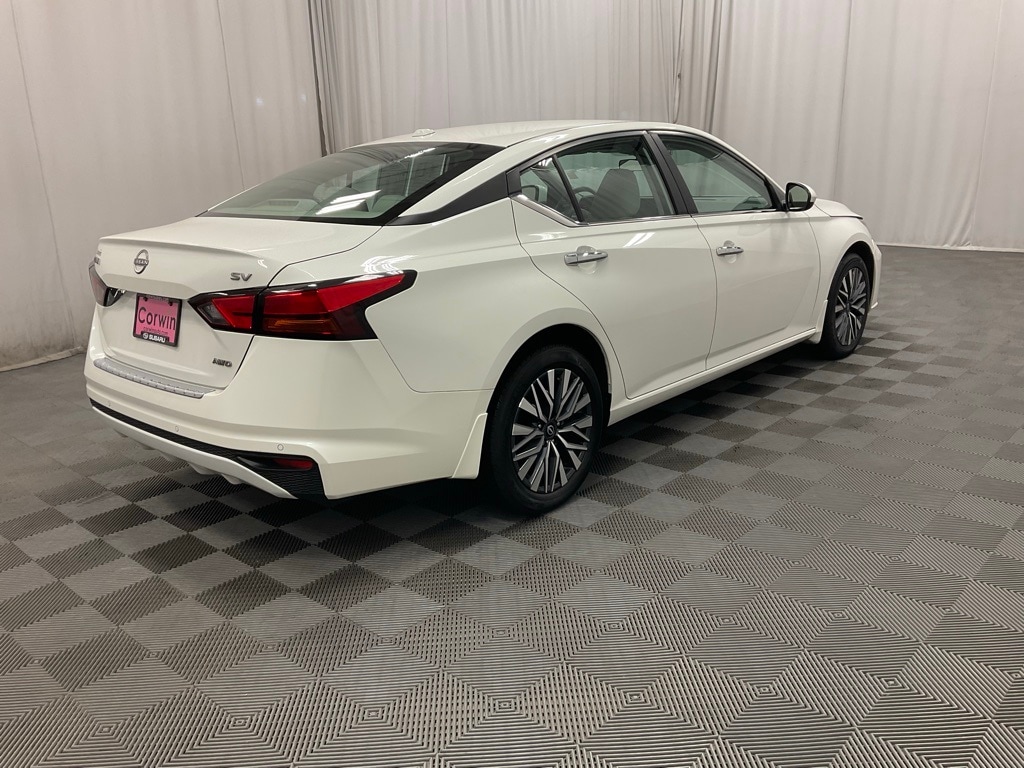 Used 2023 Nissan Altima SV with VIN 1N4BL4DW8PN424437 for sale in Moorhead, Minnesota