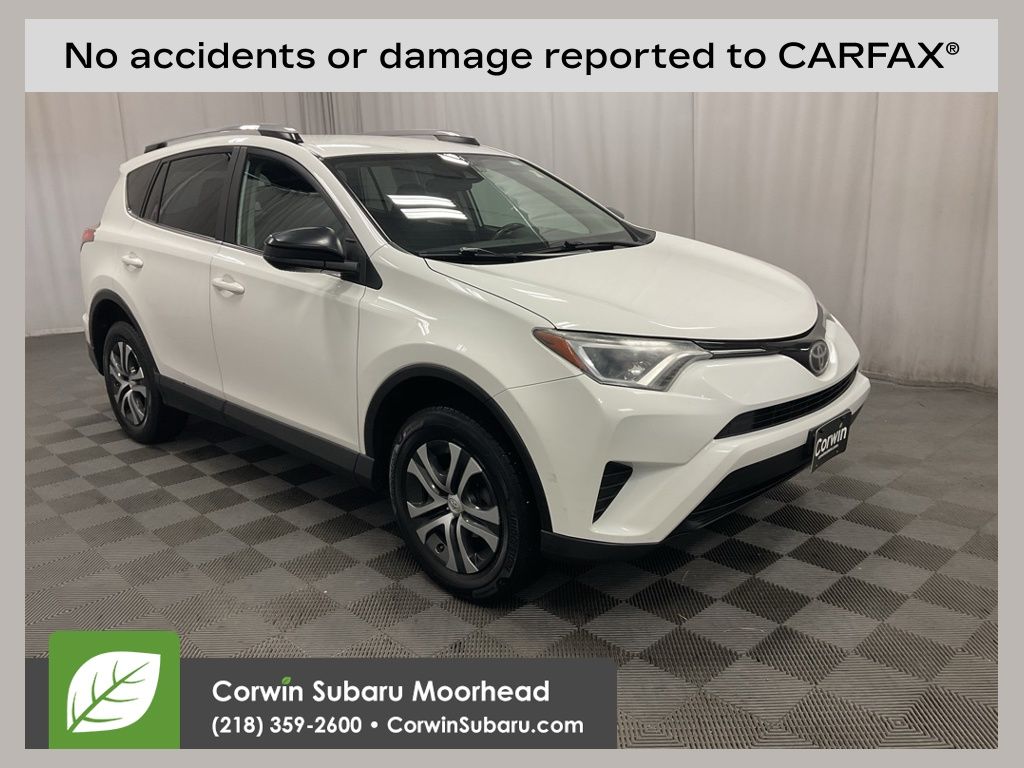 2017 Toyota RAV4 LE's photo