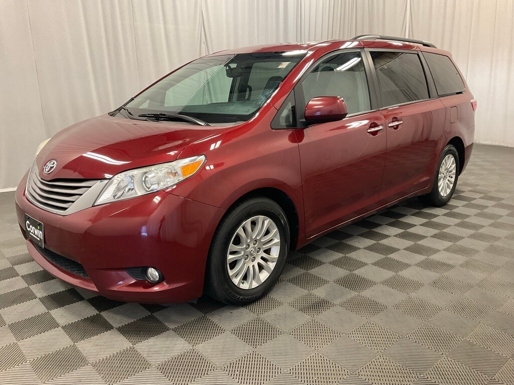 2017 Toyota Sienna L photo 3