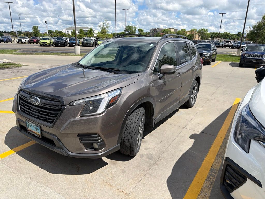 Used 2022 Subaru Forester Limited with VIN JF2SKAPC5NH521511 for sale in Moorhead, Minnesota