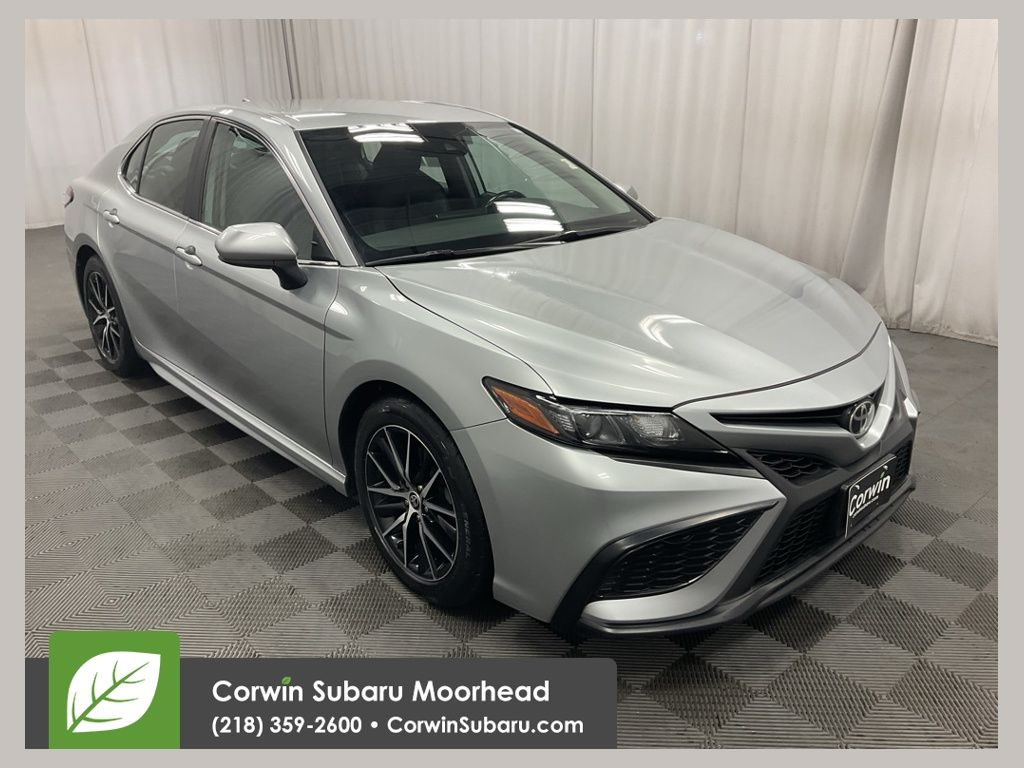 2021 Toyota Camry SE's photo