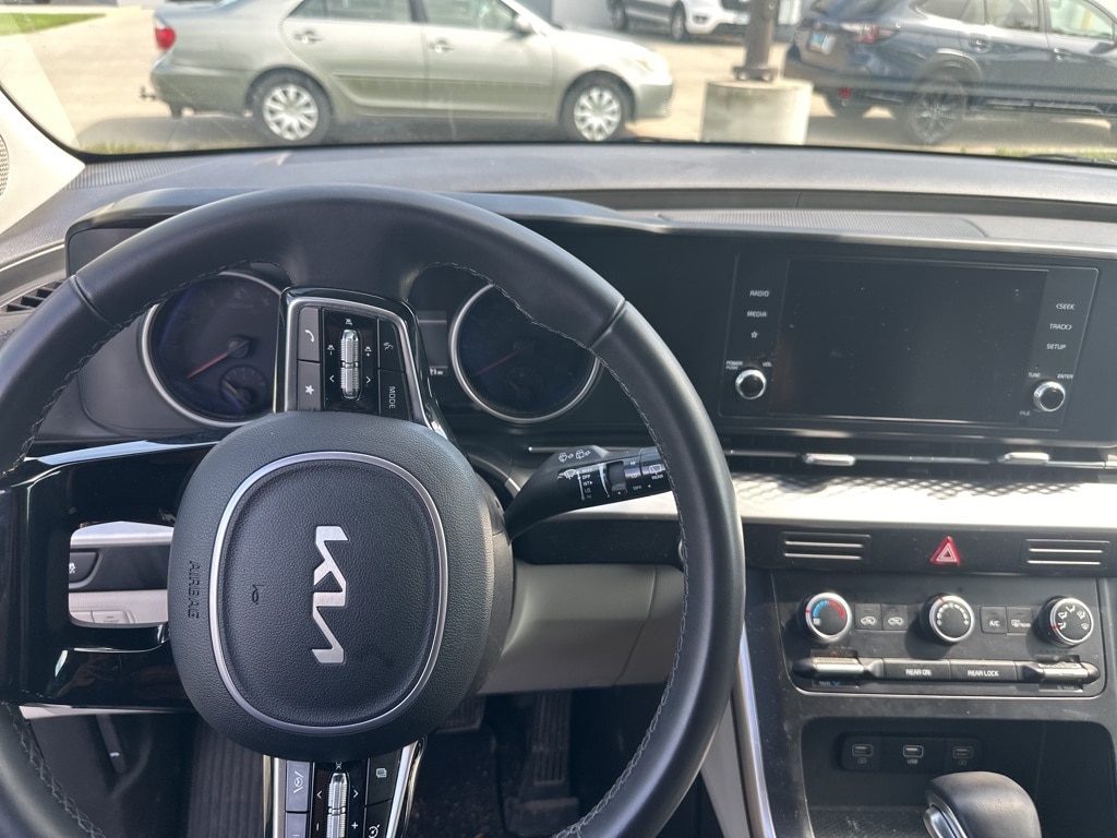 Used 2024 Kia Carnival LX Seat Pkg with VIN KNDNB4H38R6433968 for sale in Moorhead, Minnesota