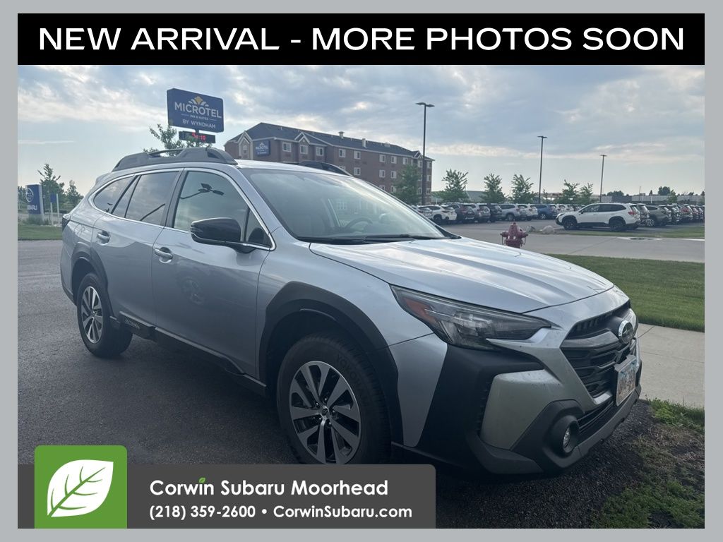 2025 Subaru Outback Premium's photo