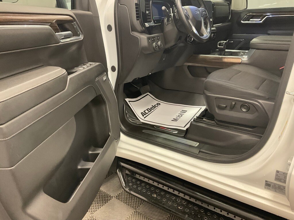 2024 Chevrolet Silverado 1500 LT Trail Boss photo 2