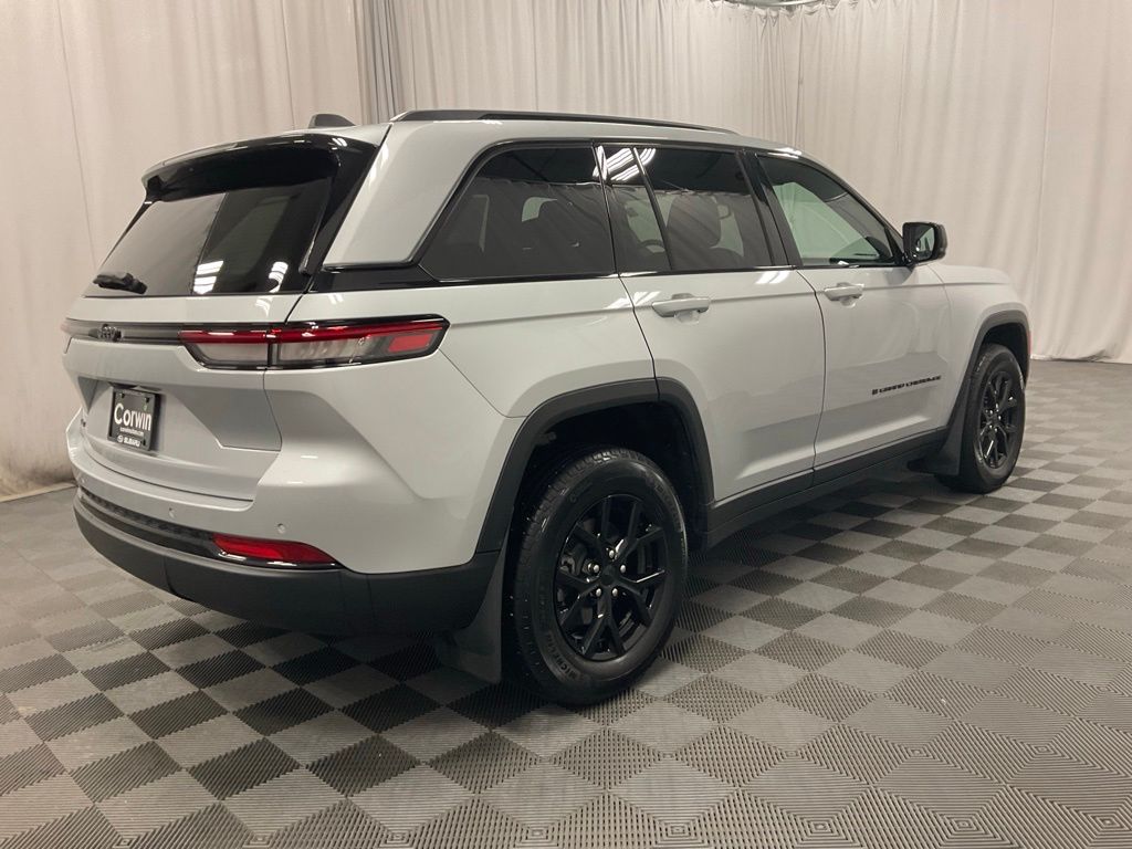Used 2024 Jeep Grand Cherokee Altitude with VIN 1C4RJHAG0RC210902 for sale in Moorhead, Minnesota