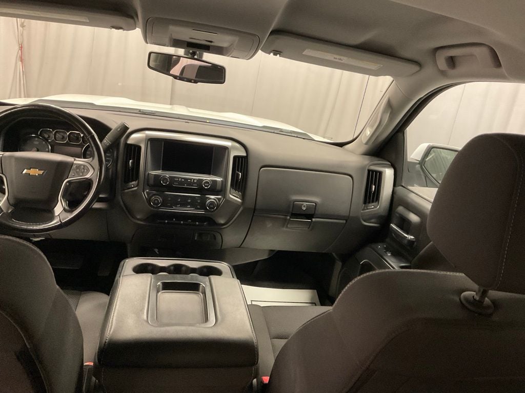Used 2018 Chevrolet Silverado 1500 LT with VIN 1GCUKREC2JF246923 for sale in Moorhead, Minnesota