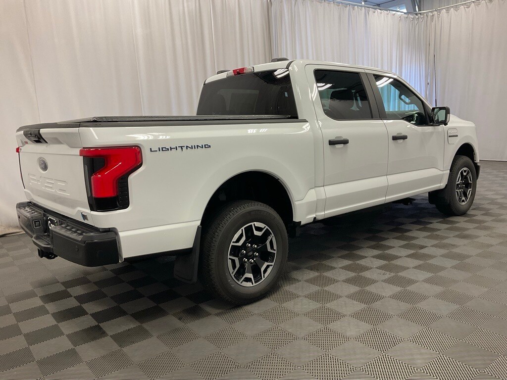 2023 Ford F-150 Lightning photo 3