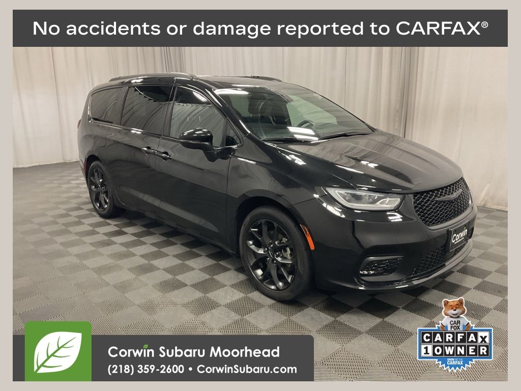 2023 Chrysler Pacifica Touring L's photo