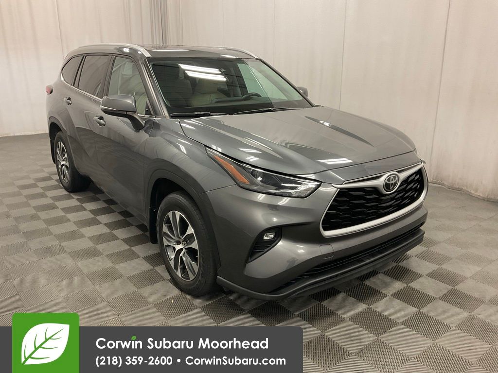 2022 Toyota Highlander XLE's photo