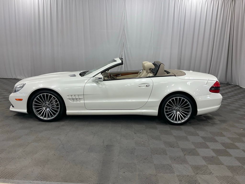 Used 2009 Mercedes-Benz SL-Class SL550 with VIN WDBSK71F29F151364 for sale in Moorhead, Minnesota