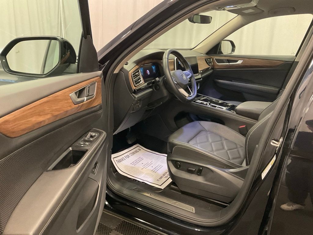 Used 2025 Volkswagen Atlas 2.0T SE w/Technology SUV